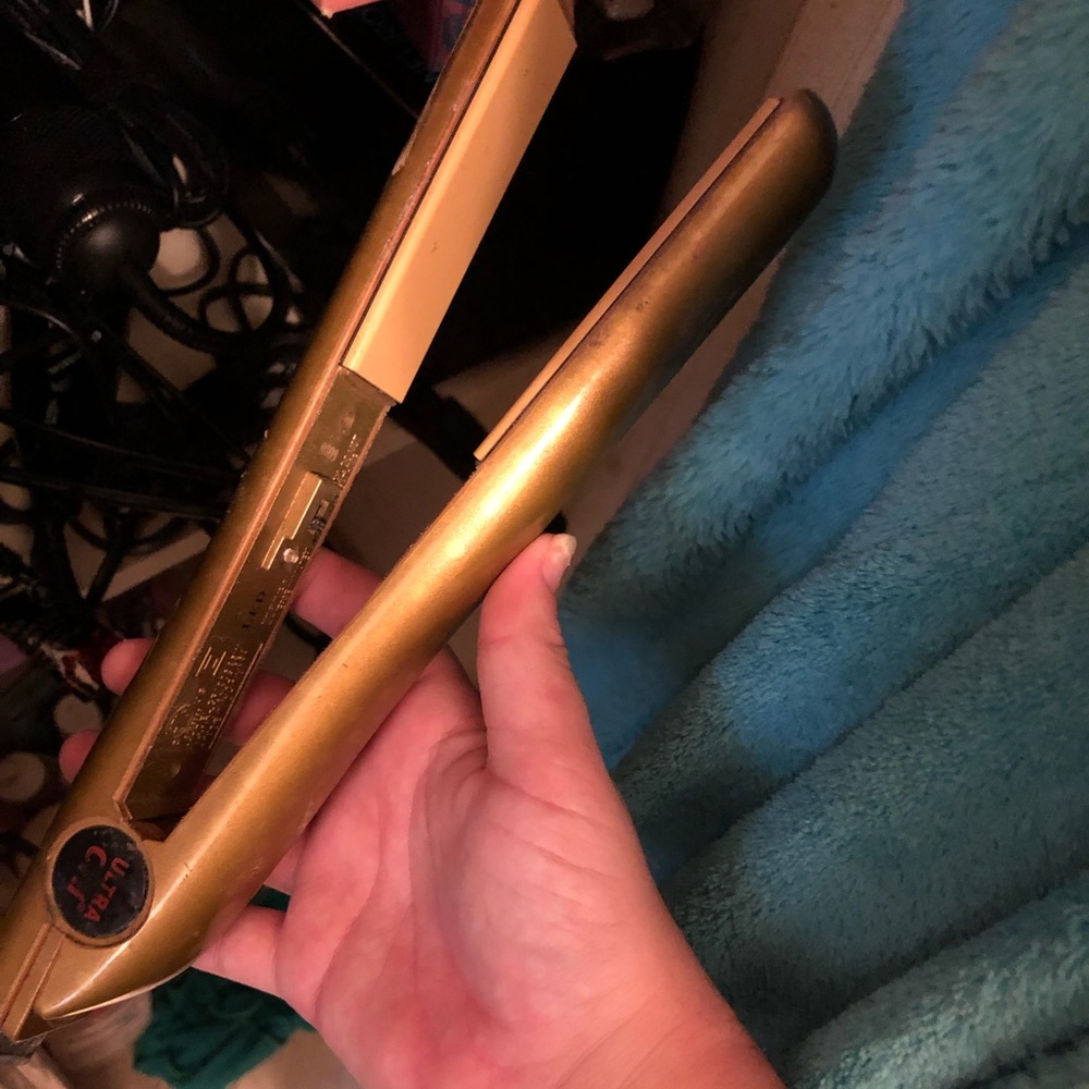 Chi polka dot flat iron